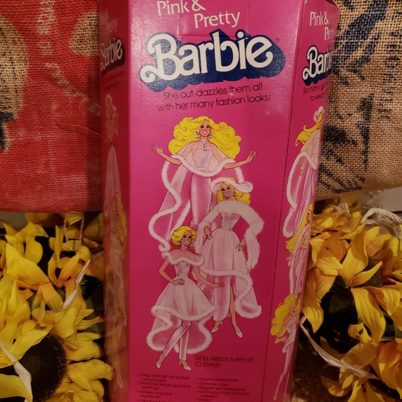 Pretty in Pink Barbie - Picture 3 of 6